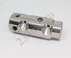 Graco 15T811 Fluid Manifold with Port for Gauge